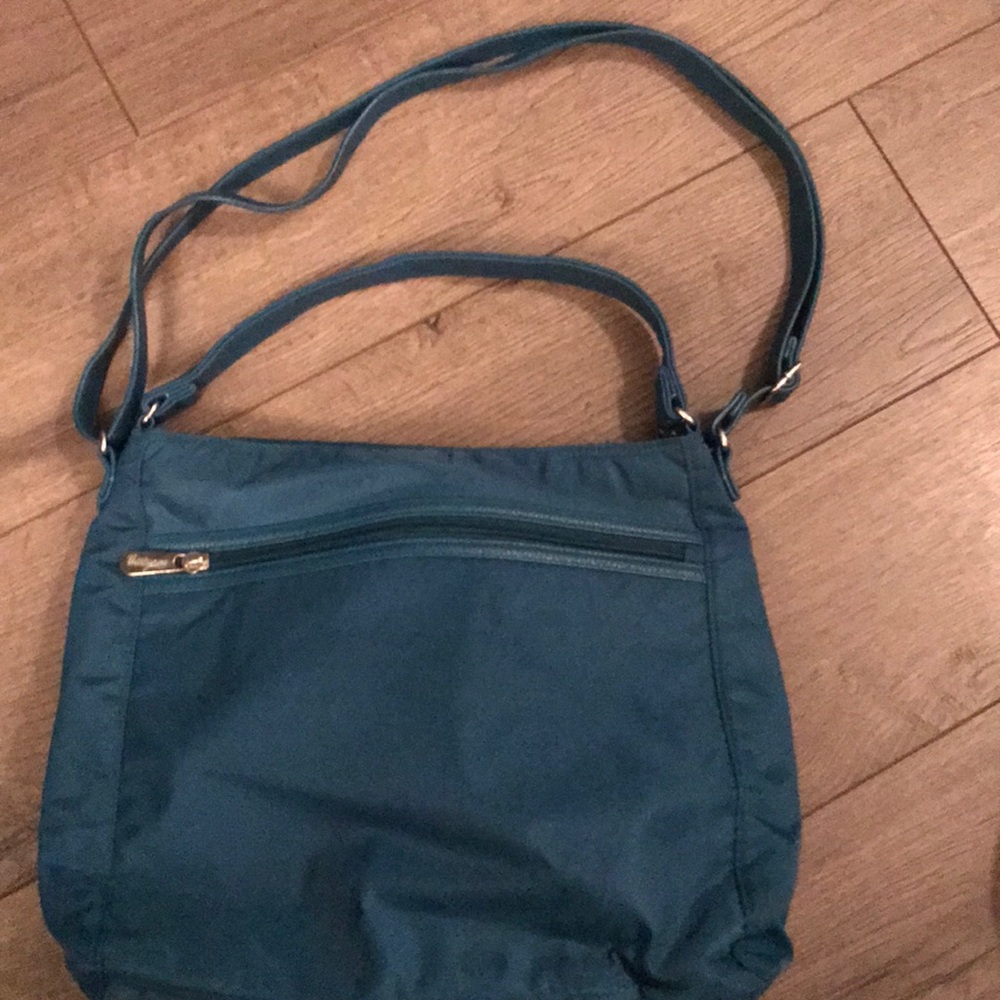 Crossbody bag in Turquoise by Thirty One
